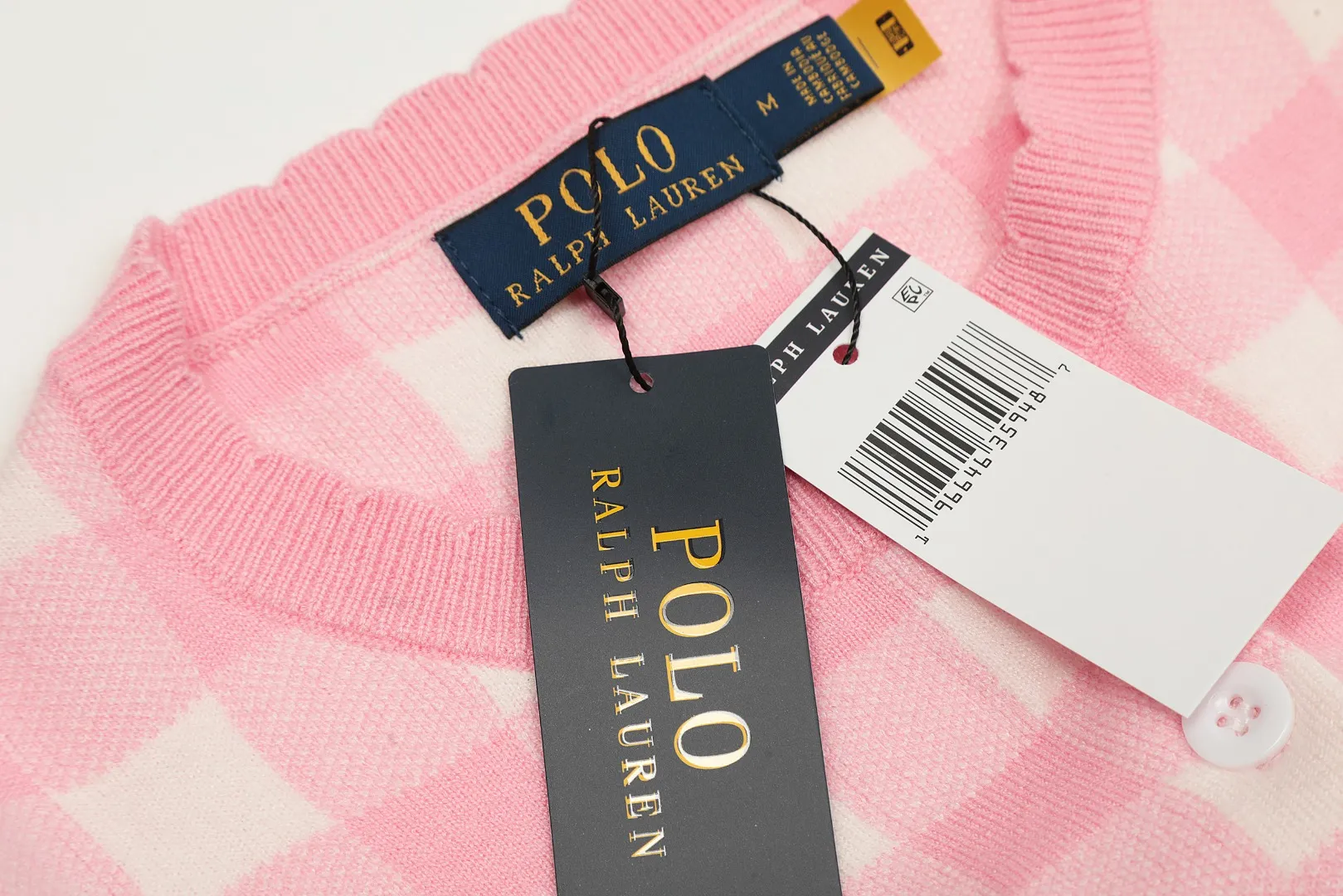🅿️190 "Top quality" Style number: DS015# [Ralph Lauren plaid jacquard basic pony embroidered logo knitted cardigan long sleeves] ✅Ralph Lauren classic basic versatile plain plaid knitted cardigan long-sleeved small jacket ✅Main supplier platform live broadcast Wholesale entities ✅ZP quality 1:1 pattern making Scan the code to enter the GF website Counter quality ✅Detailed quality The only one in Guangzhou Imported quality cotton yarn Focus on high-end, cost-effective, and good quality. Needless to say, the version is restored to the original. Loose, comfortable and stress-free. Simple is high-end. Classic is timeless. ✅The upper body is simple and easy to match. A must-have for goddess ootd. Good-looking clothes are never picky. A must-have in the goddess' wardrobe. Size: S-L. Color: Navy blue, light blue, pink.
